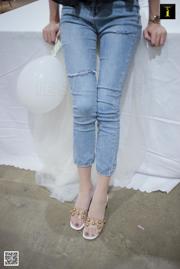 Người mẫu Vân Chi "Quần jean hàng ngày với lụa" [IESS Lạ lùng và Thú vị] Đôi chân đẹp và đôi chân lụa