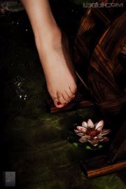 Model Karuru "Exotisch landschap en prachtige voet" [丽 柜 LiGui] Foto van jade voeten in kousen