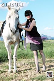 Wysokie nogawki "White Horse Girl Beauty" [LIGUI] Piękne nogi i jedwabne łapki