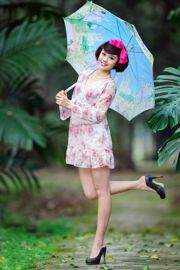 Fille taïwanaise Yin Zhi "Tournage extérieur de belles robes de couleur"