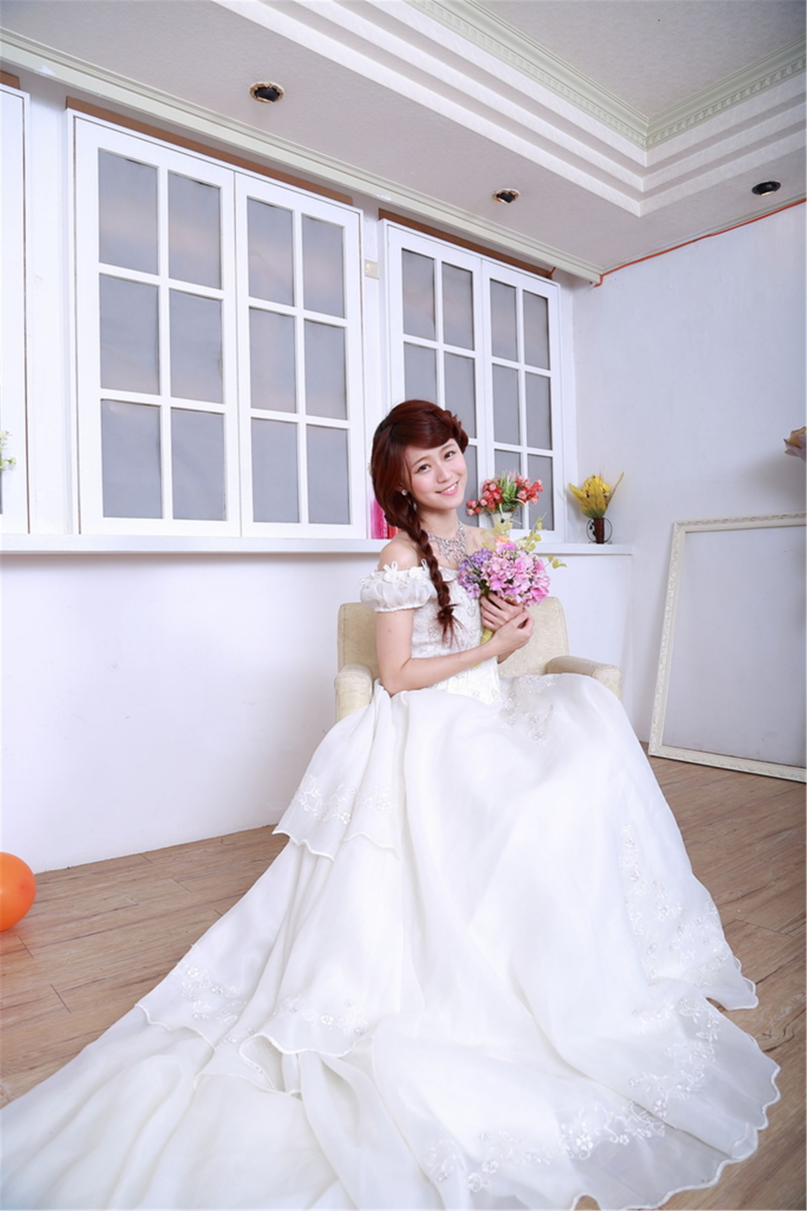Taiwan's innocent girl Bai Bai/Li Yixuan "Mechanical and Electrical Girls' Wedding Studio Shooting"